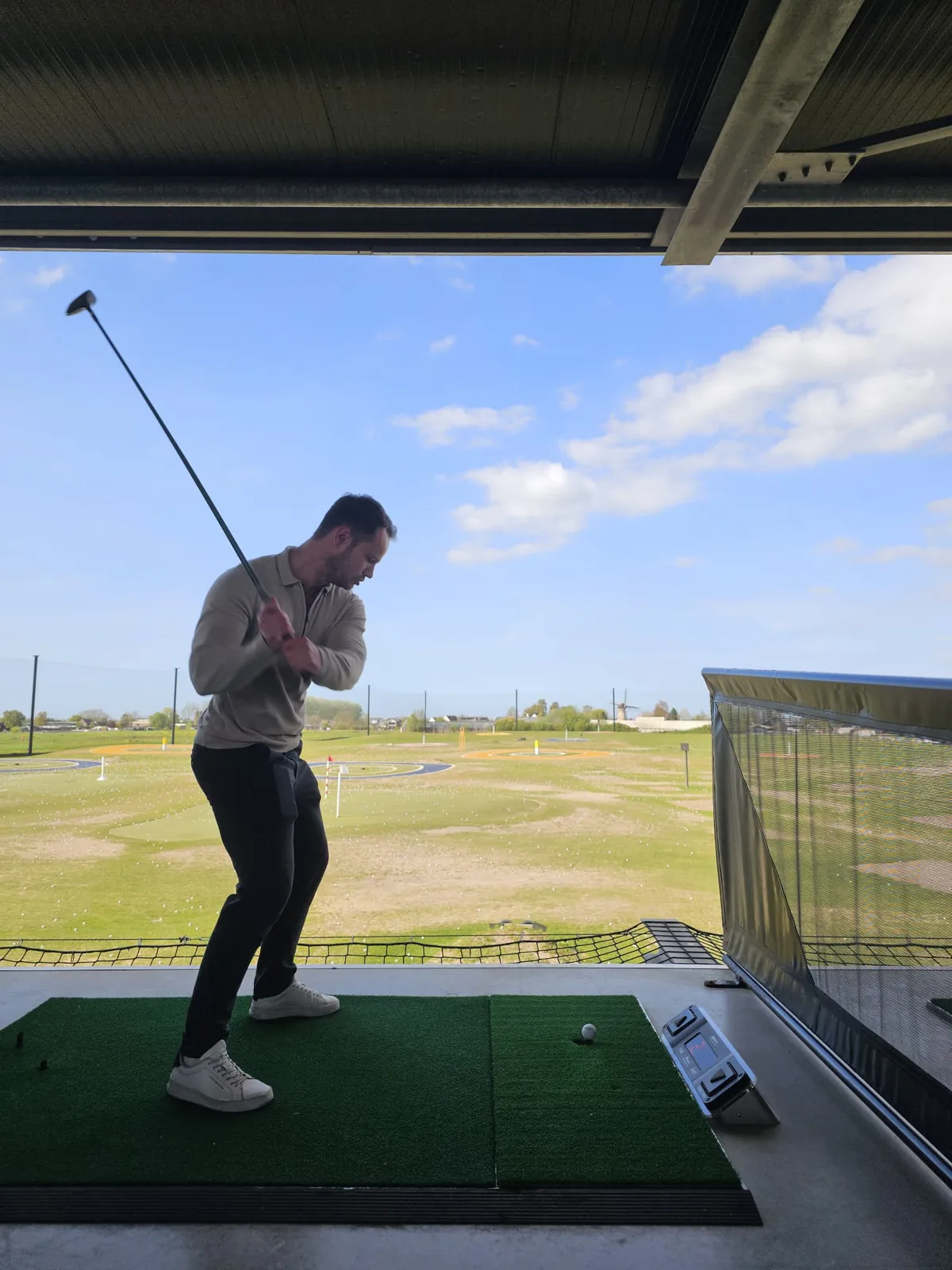Groepsfoto van collega’s tijdens een outdoor teamuitje